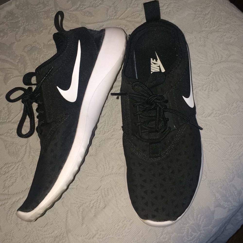 Black nikes
